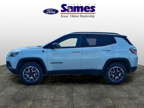 Used 2025 Jeep Compass Trailhawk AWD/4WD image 6