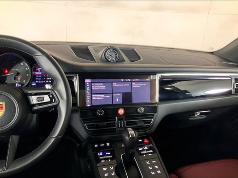 Certified 2026 Porsche Macan AWD/4WD image 13