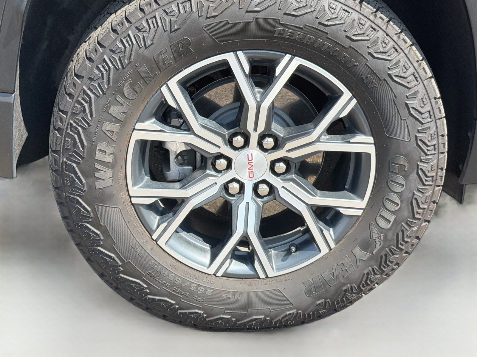 Used 2025 GMC Acadia AT4 AWD/4WD image 9