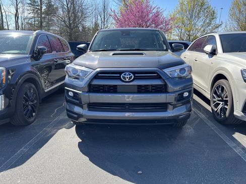Used 2022 Toyota 4Runner TRD Sport w/ Technology Package image 3