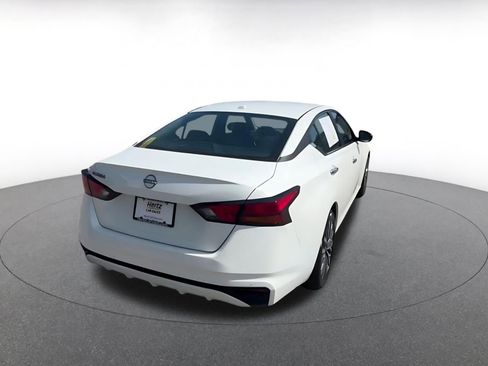 Used 2025 Nissan Altima 2.5 SV FWD image 14