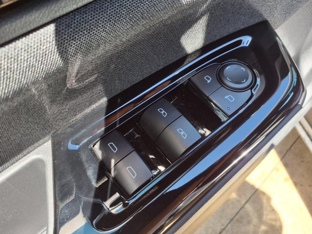 Used 2025 Honda Prologue EX image 12
