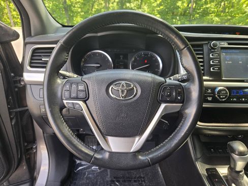 Used 2015 Toyota Highlander XLE AWD/4WD image 17