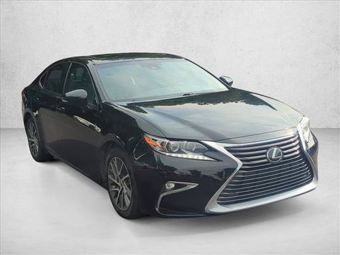 Used 2017 Lexus ES 350 w/ Luxury Package FWD image 3
