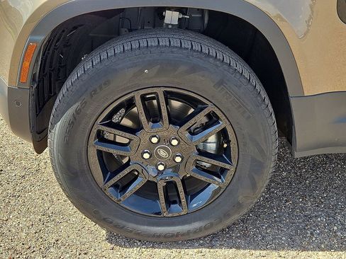 Used 2025 Land Rover Defender 110 S image 10