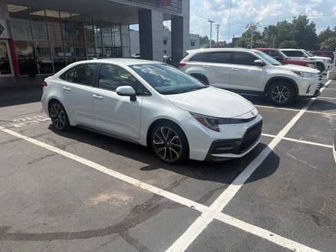 Used 2022 Toyota Corolla SE FWD image 5