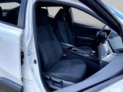 Used 2018 Toyota C-HR XLE FWD image 9