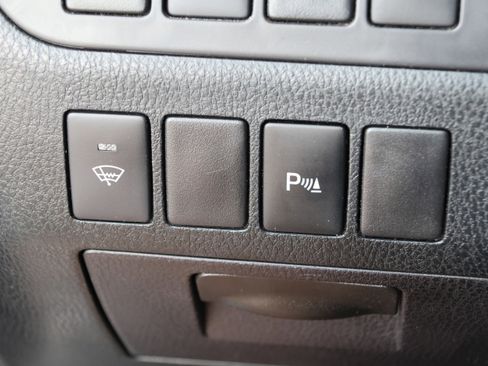 Used 2015 Toyota Highlander Limited FWD image 16