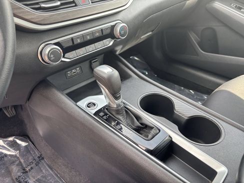 Used 2025 Nissan Altima 2.5 SV FWD image 39