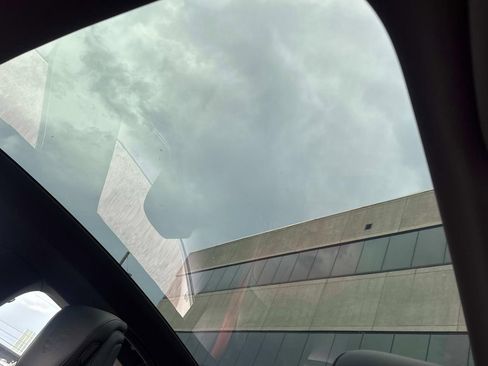 Used 2025 Porsche Taycan image 20