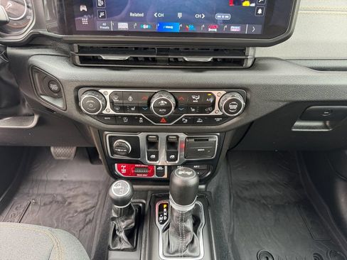 Certified 2024 Jeep Wrangler Sport AWD/4WD image 9