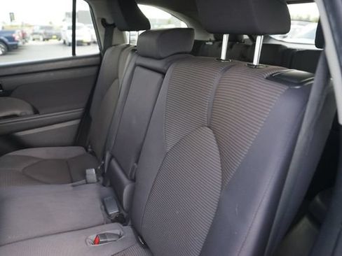 Used 2021 Toyota Highlander L FWD image 13