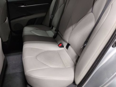 Used 2022 Toyota Camry XLE FWD image 5