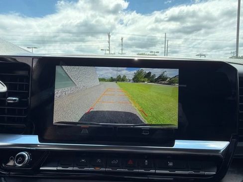 Used 2024 GMC Sierra 1500 SLT AWD/4WD image 18
