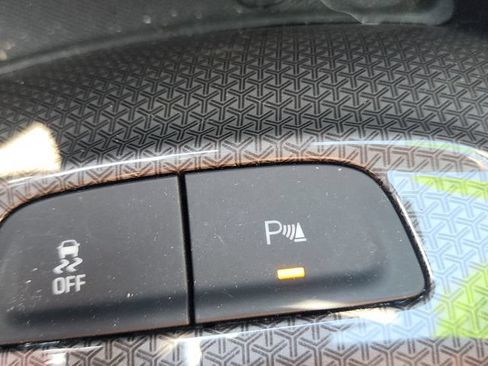 Used 2018 Chevrolet Malibu LT w/ Leather Package FWD image 35