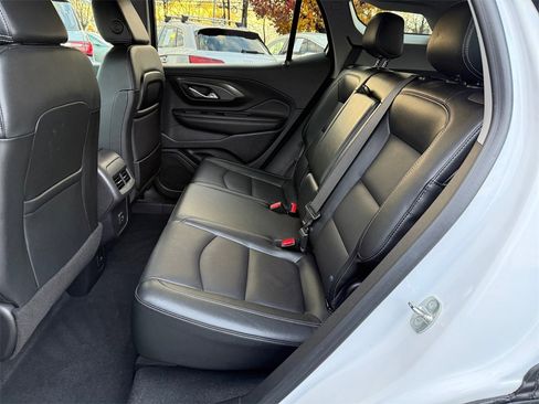 Used 2023 GMC Terrain SLT image 22