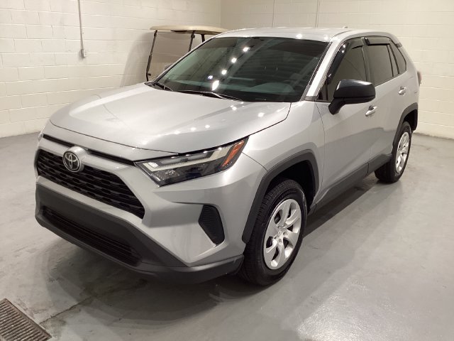 Used 2023 Toyota RAV4 LE AWD/4WD image 3