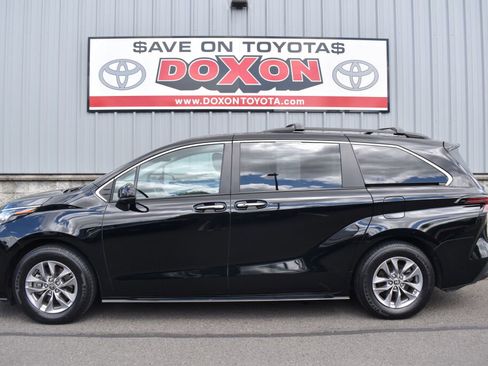 Certified 2023 Toyota Sienna XLE AWD/4WD image 4