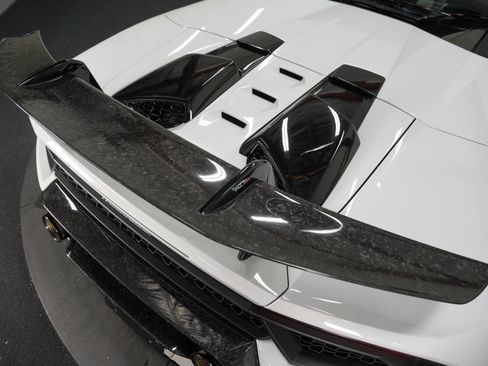 Used 2018 Lamborghini Huracan Performante AWD/4WD image 23