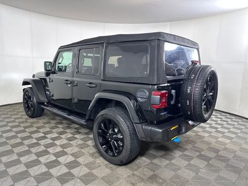 Used 2022 Jeep Wrangler Unlimited Sahara w/ Cold Weather Group image 5