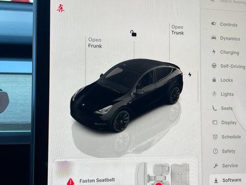 Used 2023 Tesla Model Y Long Range AWD/4WD image 27