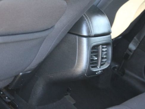 Used 2019 Jeep Cherokee Latitude w/ Popular Appearance Group image 30