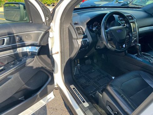 Used 2016 Ford Explorer Sport w/ Equipment Group 401A AWD/4WD image 18