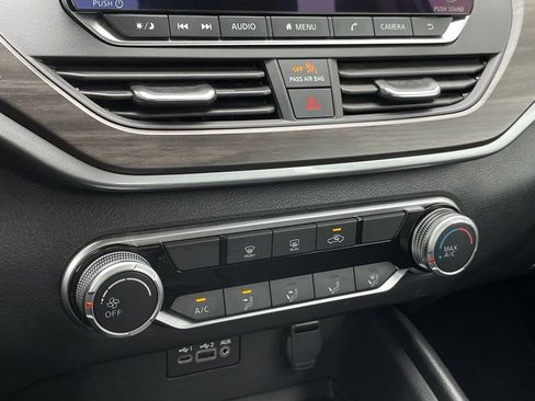 Used 2025 Nissan Altima 2.5 SV FWD image 19