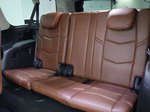 Used 2019 Cadillac Escalade ESV Luxury AWD/4WD image 32
