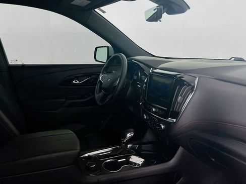 Used 2023 Chevrolet Traverse RS image 8
