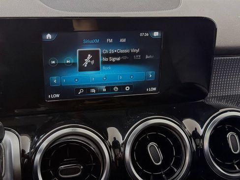 Used 2023 Mercedes-Benz GLB 250 image 17