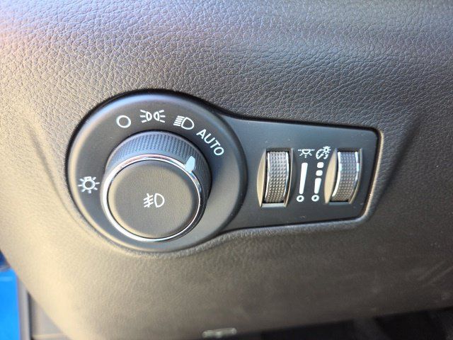 Used 2025 Jeep Compass Trailhawk AWD/4WD image 28