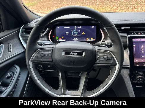 Used 2024 Jeep Grand Cherokee Limited w/ Luxury Tech Group II image 18