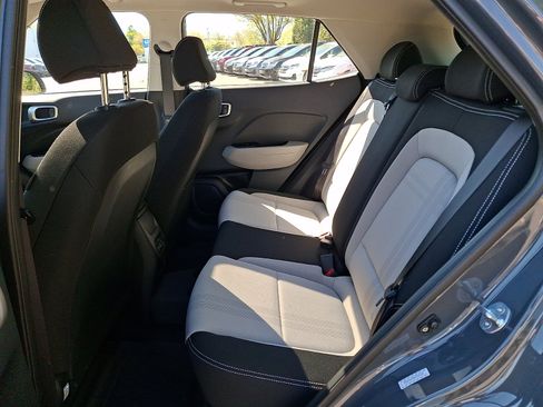 Used 2024 Hyundai Venue SEL FWD image 10