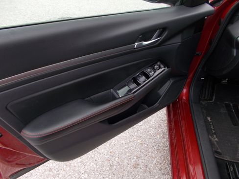 Used 2024 Nissan Altima 2.5 SR image 18