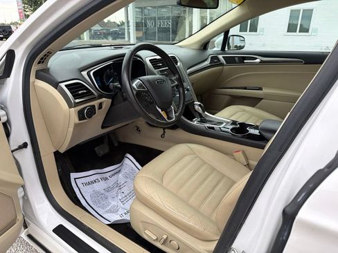 Used 2015 Ford Fusion SE w/ Equipment Group 202A FWD image 12