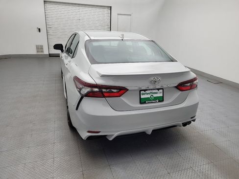 Used 2022 Toyota Camry SE FWD image 6
