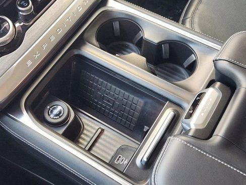 Used 2025 Ford Expedition Max Platinum image 22