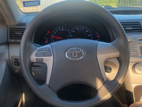Used 2010 Toyota Camry LE FWD image 11