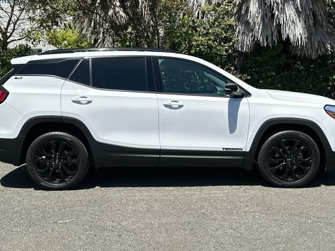 Used 2021 GMC Terrain SLT w/ Elevation Edition FWD image 2