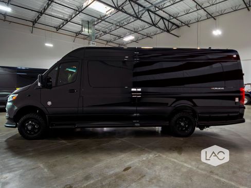 Used 2025 Mercedes-Benz Sprinter 3500 image 12