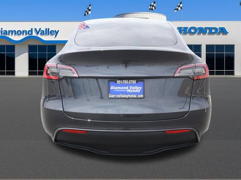 Used 2024 Tesla Model Y 2WD image 5