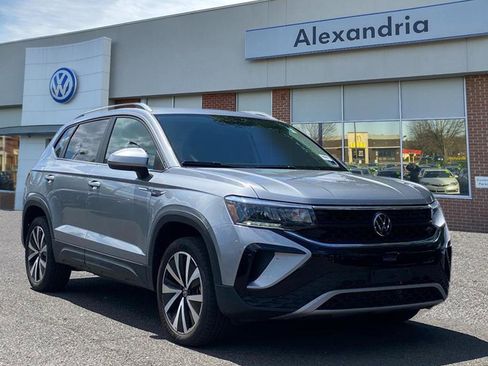 Certified 2024 Volkswagen Taos SE FWD image 1
