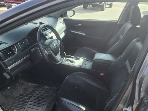 Used 2013 Toyota Camry SE w/ Leather Pkg image 4