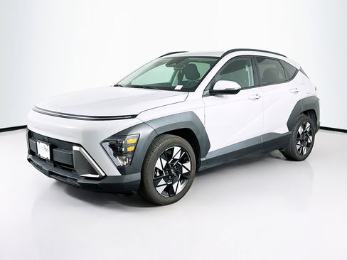 Used 2024 Hyundai Kona SEL image 3