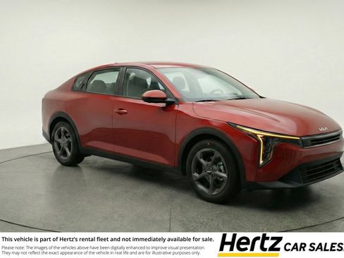 Used 2025 Kia K4 LXS image 1