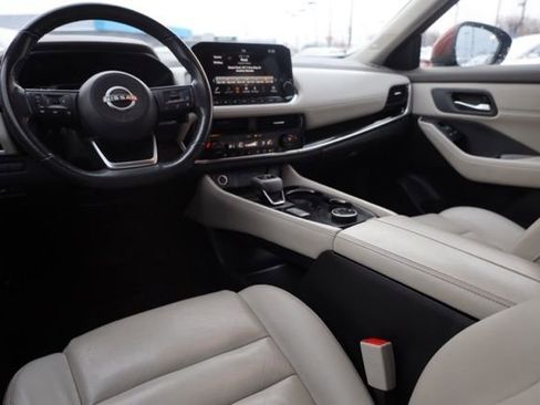 Used 2023 Nissan Rogue SV image 34