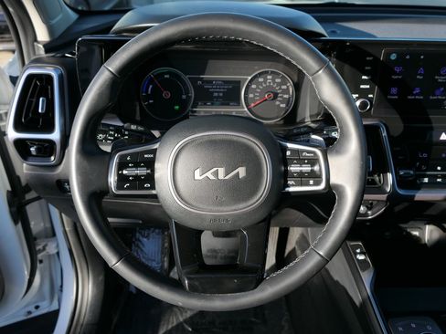 Used 2023 Kia Sorento EX image 16