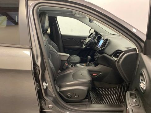 Used 2019 Jeep Cherokee Trailhawk AWD/4WD image 26