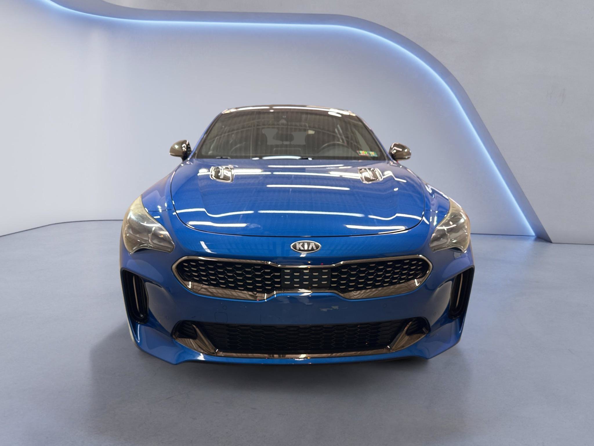 Used 2018 Kia Stinger GT1 AWD/4WD image 2